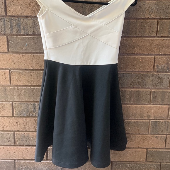 ASOS Off The Shoulder Dress, Size Small (US 4). - Picture 4 of 4